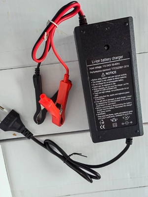 Ładowarka akumulatorów litowo-jonowych 12 V Lifepo4 14,6 V 10 A w trybie stałego napięcia